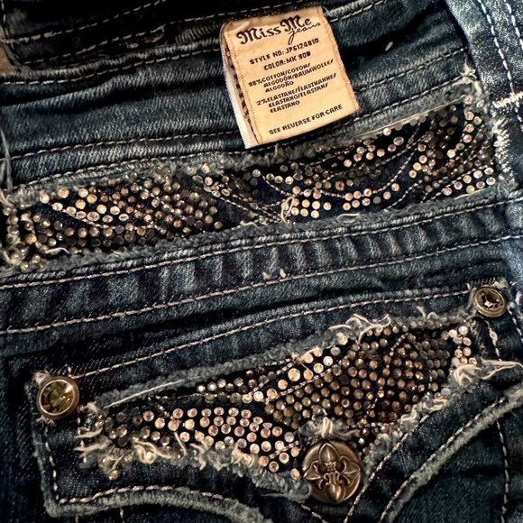 Miss Me Jeans size 30x32 Crystal yoke & flap pockets, boot cut, whisker fading. - Picture 9 of 9